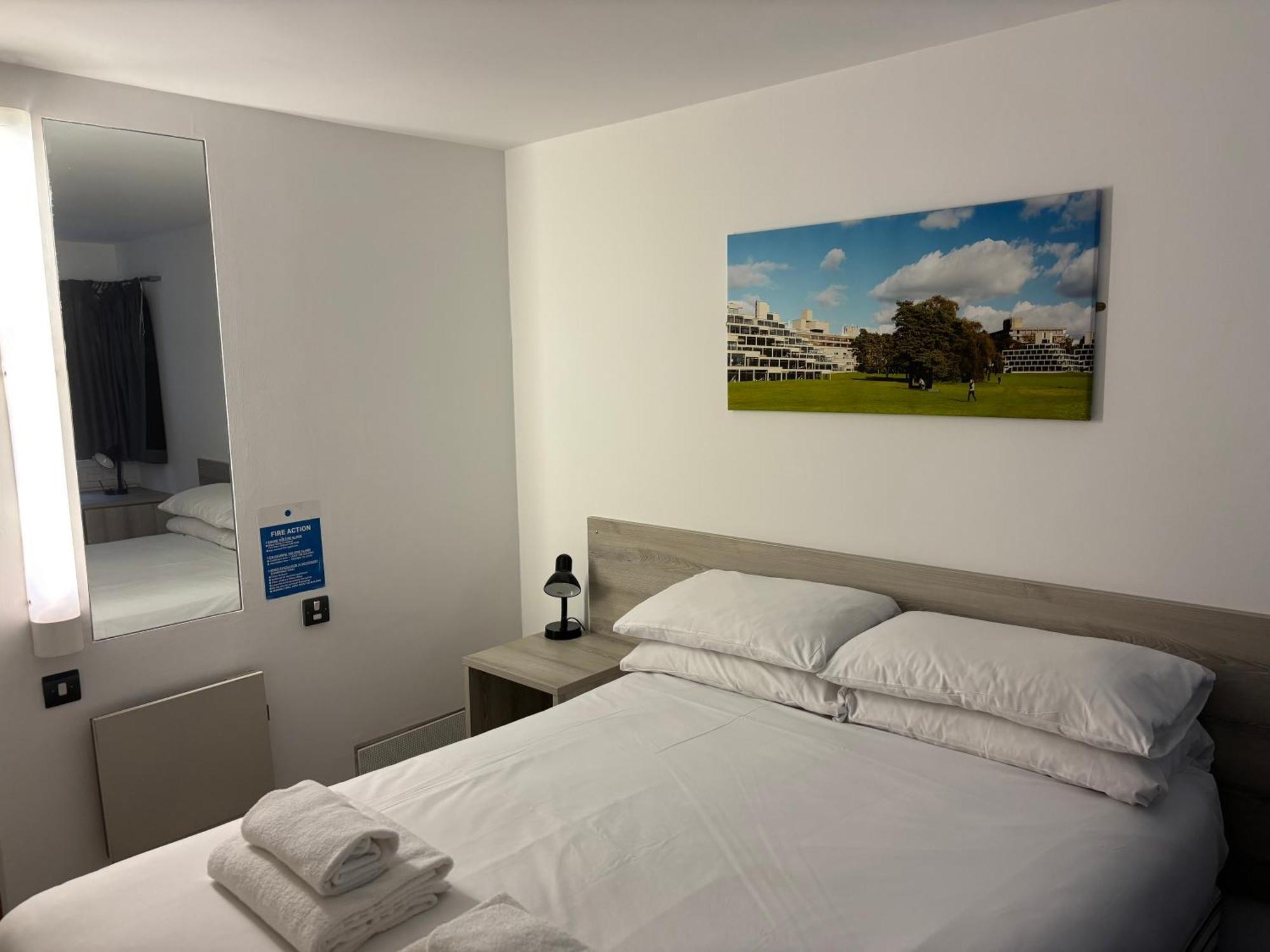 Broadview Hotel Norwich Room photo